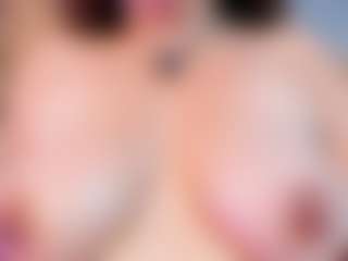 Live cam show with Venus-Cooper - Blonde Hair on sexylivex.com