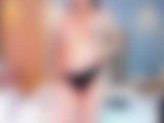 Live cam show with Venus-Cooper - Mature on makecum.org
