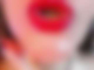 Venus-Cooper MILF webcam performer live streaming
