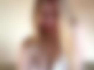 Live cam show with Chloe Show - Fullynaked on live18s.com