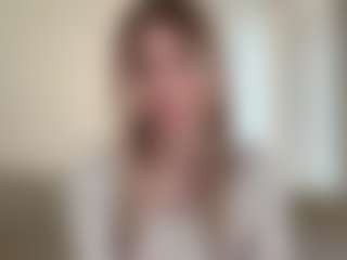 Chloe Shows Live-Sex-Cam-Show