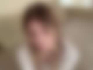Chloe Shows Live-Sex-Cam-Show