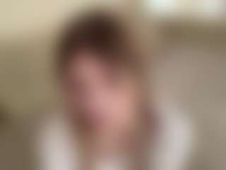 Chloe Shows Live-Sex-Cam-Show