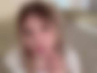 Chloe Shows Live-Sex-Cam-Show
