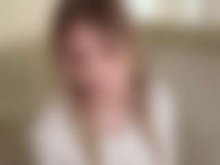Chloe Shows Live-Sex-Cam-Show
