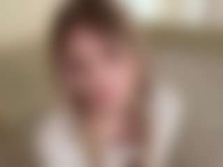 Chloe Shows Live-Sex-Cam-Show