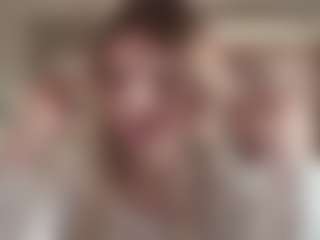 Chloe Shows Live-Sex-Cam-Show