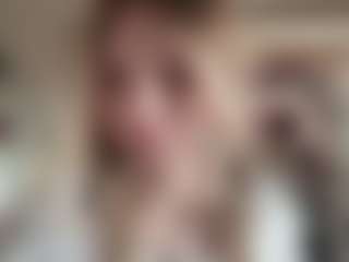 Chloe Shows Live-Sex-Cam-Show