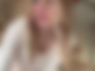 Chloe Shows Live-Sex-Cam-Show