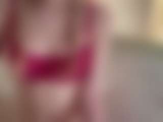 Chloe Shows Live-Sex-Cam-Show