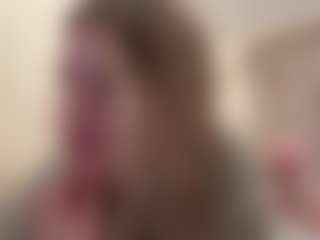 Chloe Shows Live-Sex-Cam-Show