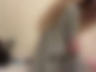 Chloe Shows Live-Sex-Cam-Show