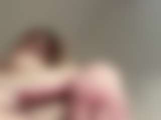Chloe Shows Live-Sex-Cam-Show