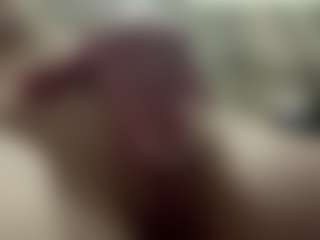 Chloe Shows Live-Sex-Cam-Show