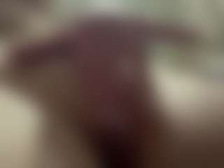 Chloe Shows Live-Sex-Cam-Show