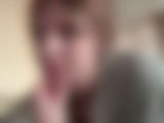 Chloe Shows Live-Sex-Cam-Show