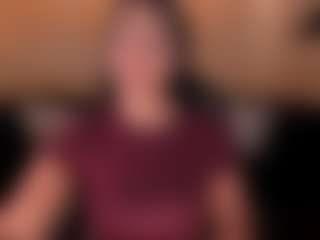 Live cam show with Natalie Lewis - Camel Toe on Porn Luv