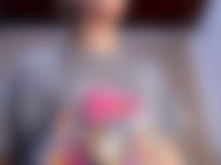 Live cam show with DARA - Smoking on TeamSkeetLive