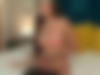 Live cam show with Charlott Moreu - Brown Hair Petite on studioflirtlive.com