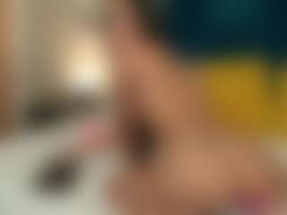 Live cam show with Charlott Moreu - Full Nudity on googirlz