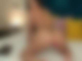 Live cam show with Charlott Moreu - Amateur on AdultVida.com