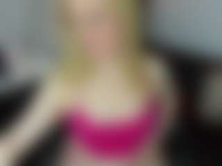 Live cam show with AliceCat - Curvy MILF on Camsoda