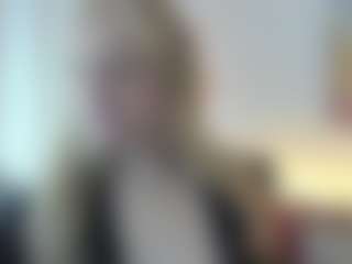 Live cam show with AliceCat - Gamer Mature on friskycurves.com