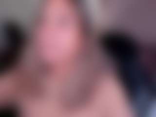 Live cam show with dulcelyra - Petite on Soda Cam