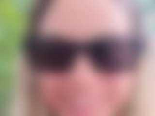 Live cam show with dulcelyra - Brown Eyes on madthumbs
