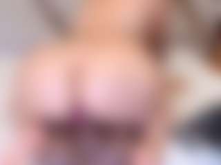 Live-camshow met ISABELLA - Striptease MILF op Camsoda