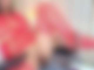 MaraaX MILF webcam performer live streaming