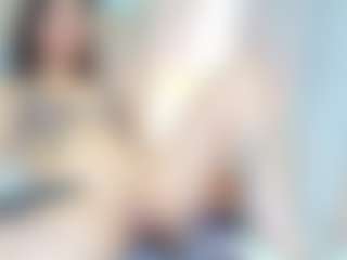 MaraaX MILF webcam performer live streaming