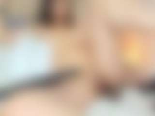 MaraaX MILF webcam performer live streaming