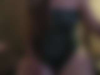 Live cam show with Rosee-smith - Mature on live18s.com
