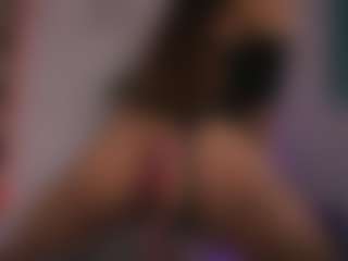 Live cam show with SisiVonDee - Striptease on Camsoda