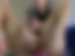 Live cam show with SisiVonDee - Striptease on Dolls Live