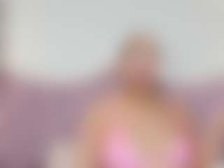 Live cam show with Marcela - Facial on Camiplay Live
