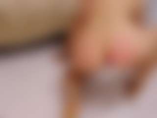 Live cam show with Clhoe Johnson - Oil on camwithhim.com