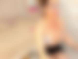 Live cam show with Clhoe Johnson - Bikini on Hubzter Live
