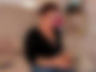 Live cam show with Clhoe Johnson - Smoking on livesuperchat.net
