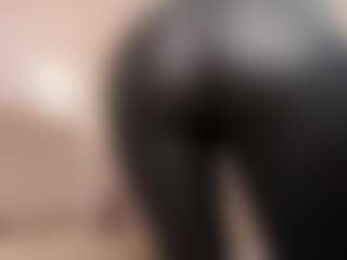 Live cam show with Clhoe Johnson - Oil on Streamer API