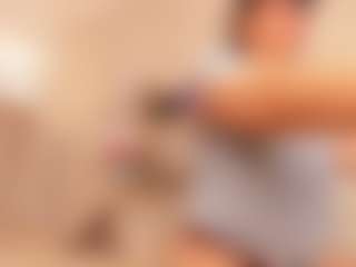 Live cam show with Clhoe Johnson - Public on friskycurves.com