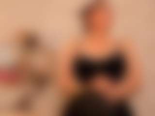 Clhoe Johnson's Live Sex Cam Show
