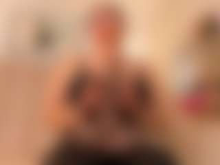 Live cam show with Clhoe Johnson - Solo on Camiplay Live