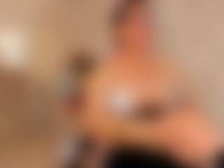 Live cam show with Clhoe Johnson - Thin on AdultVida.com