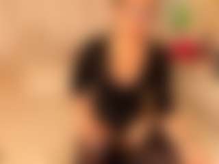 Live cam show with Clhoe Johnson - Public on makecum.org