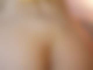 AileenAxa's Live Sex Cam Show