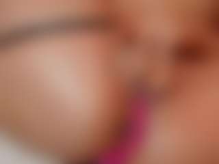 AileenAxa's Live Sex Cam Show