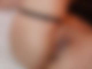 AileenAxa's Live Sex Cam Show
