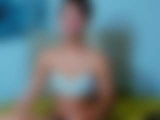Live cam show with malikalena - HD on Livezox